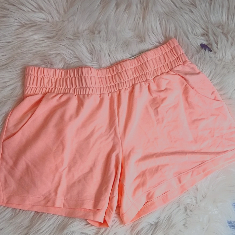 Lounge shorts with pockets